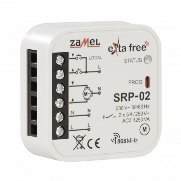 Sterownik do rolet SRP-02 w białej obudowie. Widoczne są złącza oraz oznaczenia, w tym logo zaMEL i informacje o parametrach technicznych. Produkt z przełącznikiem statusu oraz diodami LED, zamontowany w pozycji stojącej.