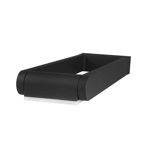 Lampa ogrodowa słupek LED SANTINA o wysokości 50 cm w kolorze antracytowym. Prosty, prostokątny kształt z matowym wykończeniem i białą dolną częścią. Ustawiona poziomo, na jednolitym tle, bez dodatkowych elementów.