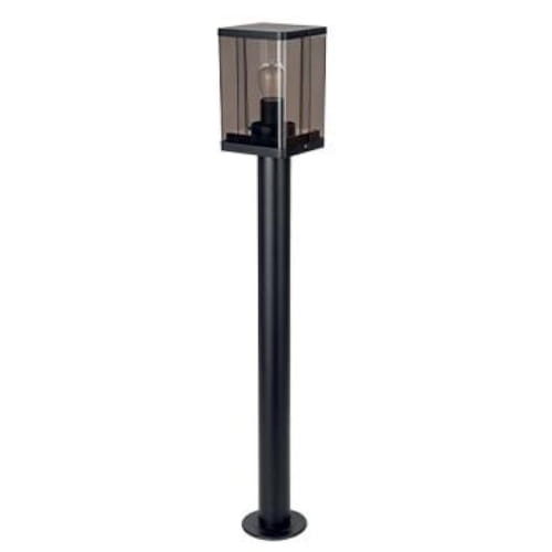 Lampa ogrodowa w formie słupka o wysokości 50 cm, czarna, z przezroczystym kloszem. Kształt kwadratowy, z miejscem na żarówkę E27. Ustawiona pionowo na podstawie, idealna do oświetlenia przestrzeni zewnętrznych.