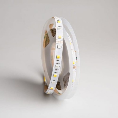 Taśma LED 14,4W w barwie RGB+CCT, długość 5m. Zwinięta na białym bębnie, z widocznymi diodami LED, obramowana przezroczystą folią. Zastosowanie do dekoracyjnego oświetlenia wnętrz, łatwa do przycięcia i montażu.
