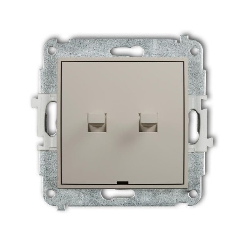 Łącznik żaluzjowy Karlik MINI w kolorze taupe beżowym, z dwoma przyciskami, o prostokątnym kształcie. Ujęcie frontalne, widoczne metalowe mocowanie. Produkt przeznaczony do montażu w stylu amerykańskim.