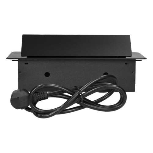 Gniazdo meblowe wpuszczane w blat w kolorze czarnym, z dwoma portami USB-A i USB-C oraz przewodem zasilającym. Produkt widoczny z przodu, z zamkniętą pokrywą, w prostokątnej obudowie montażowej.