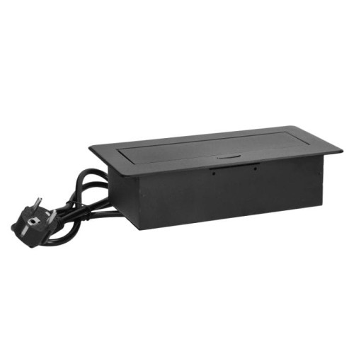Gniazdo meblowe wpuszczane w blat w kolorze czarnym, z pokrywą na górze. Zawiera porty USB-A i USB-C oraz przewód zasilający. Produkt leżący poziomo, z widocznymi krawędziami i otworem do podłączenia w blacie.