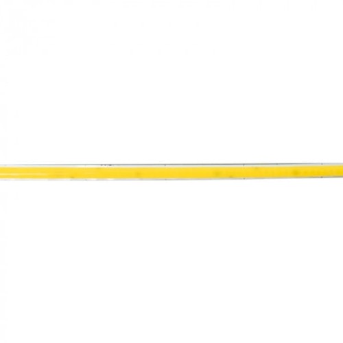 Taśma LED COB 480 7W o ciepłej barwie światła, długości 5m. Produkt w kolorze żółtym, elastyczny, z widocznym paskiem diod LED. Idealna do oświetlenia wnętrz, pomieszczeń o IP20. Ułożona na białym tle, pokazująca pełną długość.