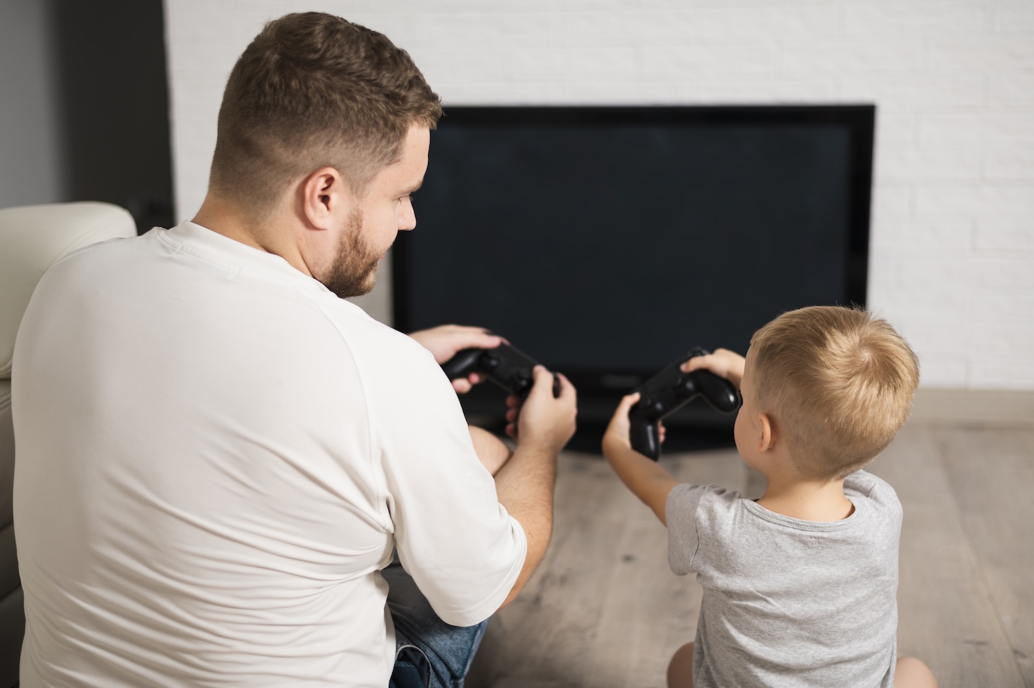 Przewodnik po gniazdach multimedialnych: RTV-SAT, HDMI, komputerowe. Co kupić i jak to połączyć?